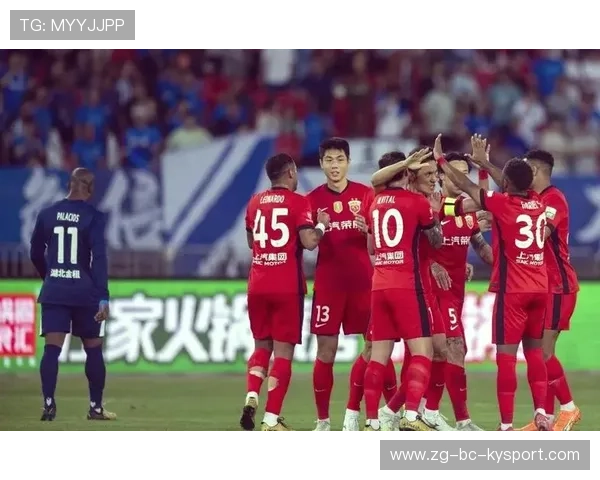 上海海港外援持续亮眼，卫冕之路全力以赴