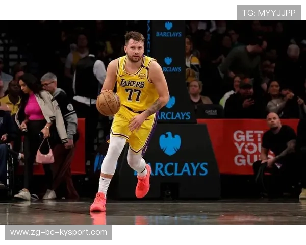 东契奇借掩护远投命中,独行侠保持上风 东契奇借掩护远投命中,独行侠保持上风